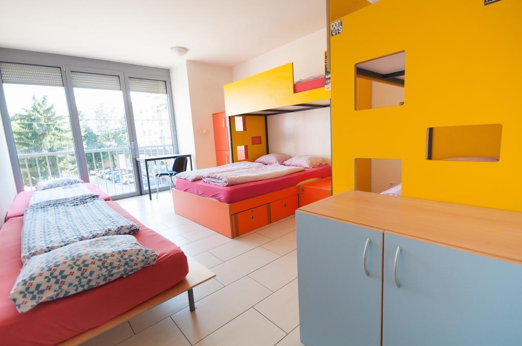 Simbol Rooms With Free Private Parking Ljubljana Bilik gambar